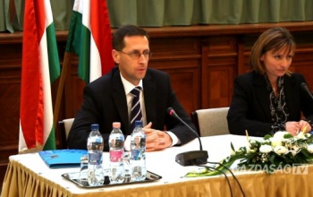 Varga Mihály kétszer mérne, egyszer vágna