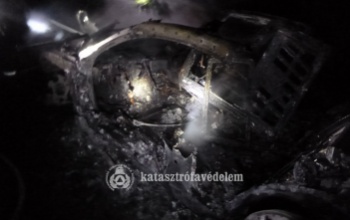 A lángok martalékává vált egy autó Mernyeszentmiklóson