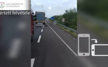 Akár csúnya vége is lehetett volna: bosszúból a leállósávba szorította a kamionos társát – VIDEÓ