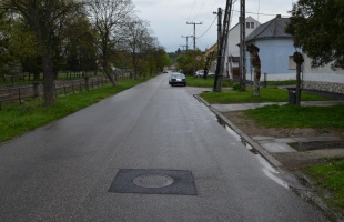 Nem állt meg a biciklis, elütötte az autó