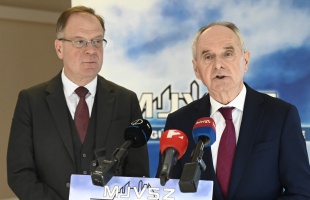 Szita Károly: Jelentős károkat okozott a településeknek, hogy késve érkeztek az uniós források