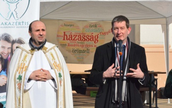Csapatjáték szerelemmel - elkezdődött a házasság hete Kaposváron