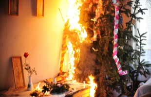 Vigyázzunk, mert könnyen lakástüzet okozhatnak az adventi koszorúk!