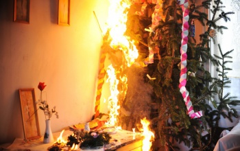 Vigyázzunk, mert könnyen lakástüzet okozhatnak az adventi koszorúk!