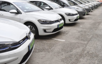 Újabb havi rekordokat hozott az elektromos autózásban a vállalati pályázat