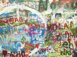 Falfirkált a 74 éves néni