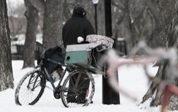 Szállással és meleg étellel segítik a hajléktalanokat