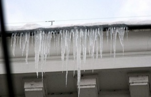 Ha járókelőre esik a jégcsap a tulaj felel