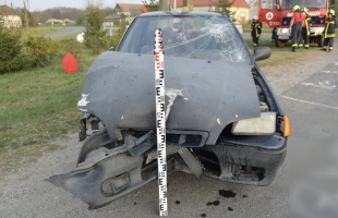 Ittasan ment neki egy villanyoszlopnak a részeg sofőr