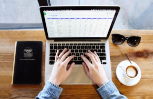 Tovább nőhet az IT-munkaerőhiány, ha folytatódik a továbbtanulási trend