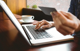 Három hazai nagybank ügyféladatait akarták ellopni