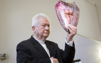 Balás Béla kapta az idei Hit pajzsa díjat