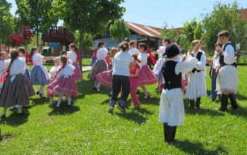 Tehetséggondozás néptánccal