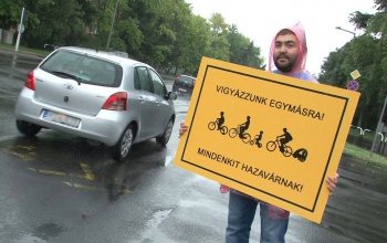 Mindenkit hazavárnak!