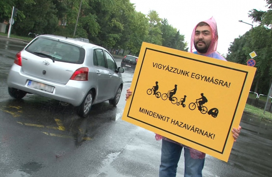Mindenkit hazavárnak!