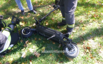 Menetközben gyulladt ki az elektromos roller - hétvégén sem unatkoztak a tűzoltók