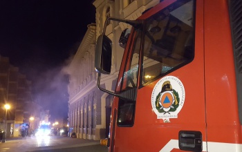 Tűzoltók lepték el a Kossuth teret