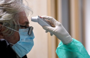 Újabb 39 igazolt koronavírus-fertőzöttet regisztráltak hazánkban, a gyógyultak száma 6 fővel nőtt