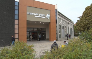 Bombariadó miatt kiürítették a Plazát