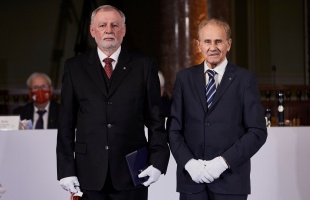 Máriás Antal Emlékéremmel tüntették ki prof. Sütő Zoltánt, a Kaposvári Campus oktatóját