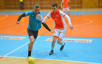 Elrajtolt a B csoport is