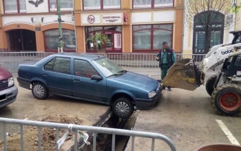 Nem sikerült kikerülni az árkot a Fő utcában