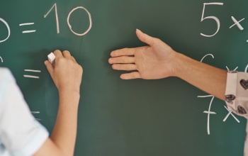 A nyugállományba vonuló pedagógusok is kapnak fizetésemelést