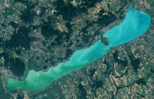 Műholdképek segítségével megállapították, hogy tisztul a Balaton vize