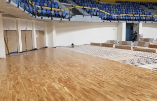 Az első fotók az aréna parkettájáról!