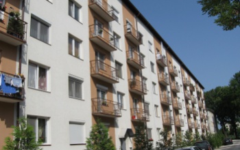 Szünetelnek a társasház-felújítási pályázatok