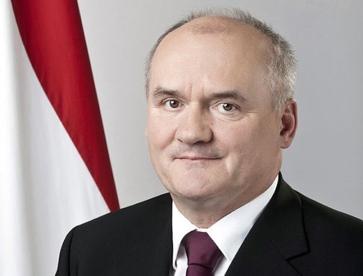 Tizenöt éve Hende Csaba honvédelmi miniszter volt a vendégünk