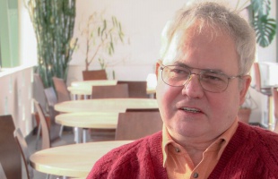 Nobel-díjas az istálló falán
