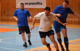 A Volga Bisztró győzött az MLSZ-Sportpálya 2004 öregfiúk kupán