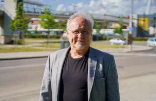 Dr. Szép Tamás ügyvéd és képviselő hetvenéves