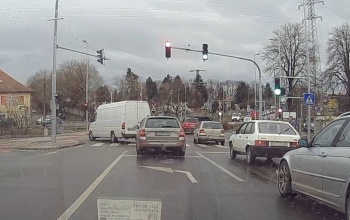 Ismét civil autókból csaptak le a rendőrök a szabályszegőkre
