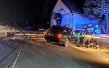 Oszlopnak csapódott egy autó Nagycsepelyen