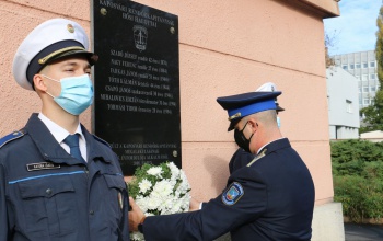 Tisztelgés a hősi halottak előtt