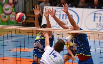 Röplabdás rangadó a sportcsarnokban