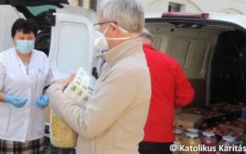 Koronavírus - Harmincezer üveg Béres Csepp idős- és szociális otthonoknak