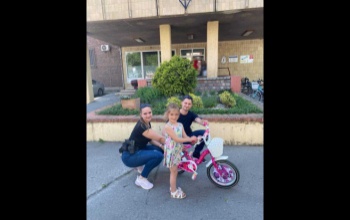 Egy társasház tárolójából lopták el egy kisgyermek biciklijét és rollerét