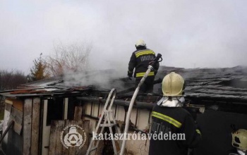 Leégett egy fatároló a Kaposrét soron
