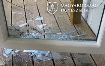 Meglopták, ezért kétszázezres forintos kárt okozott a dühöngő férfi