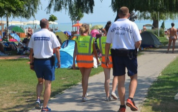 Csúcsforgalom az ügyészségen: vonzza a Balaton a bűnözőket
