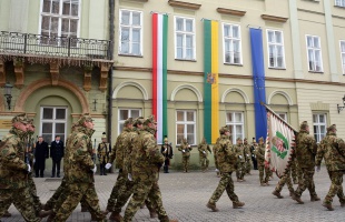 Ünnepélyes zászlófelvonással kezdődött a Megyehét