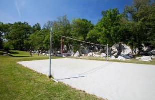 Strandröplabda-pályákat avatnak a kaposvári Virágfürdőben!