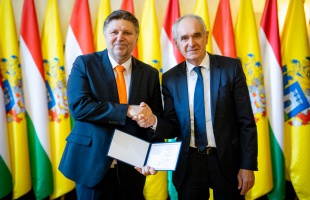Gelencsér Attila átvette a mandátumát