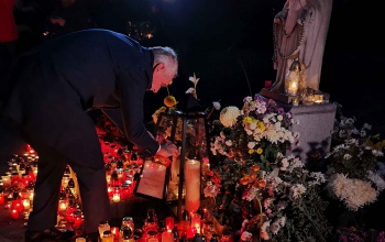 Gyertyát gyújtottak az elhunyt kaposváriak emlékére
