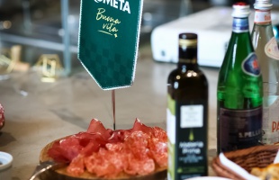 A terített asztal a boldogság forrása