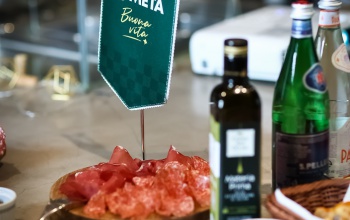A terített asztal a boldogság forrása