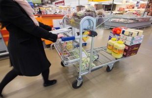 Rosszabb árut visznek a szlovák boltokba a multik, mint Ausztriába